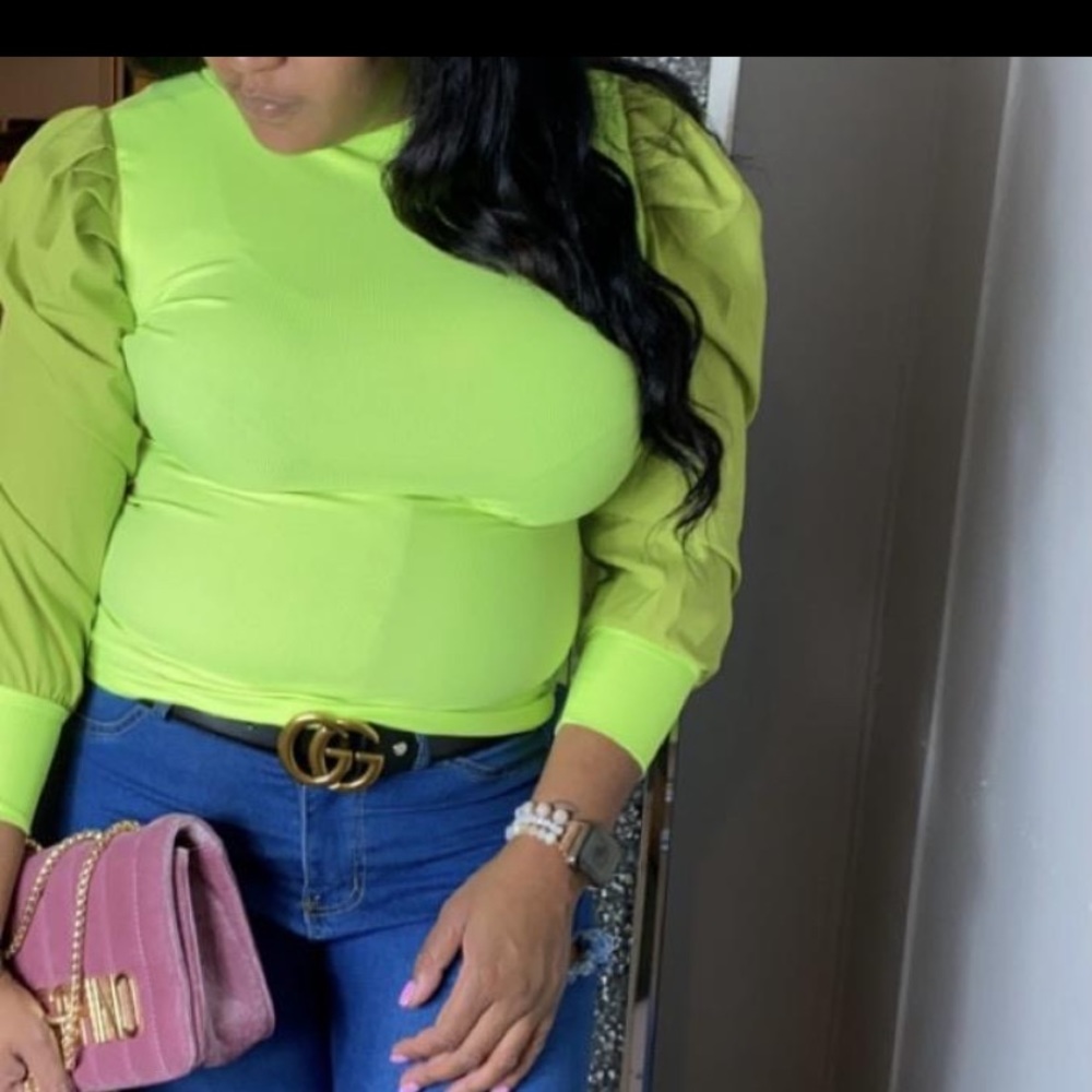 Green puff sleeve top